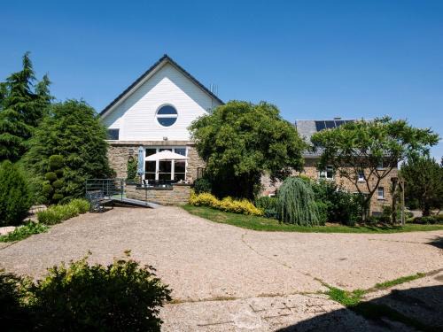 Amel House | Experience Comfort at La Ferme d'Amel - Pet Friendly & Pool