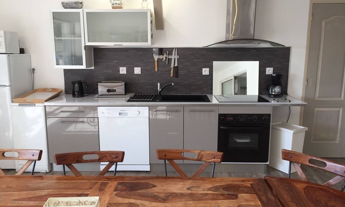Nouan-sur-Loire House | Ideal Group Gite in City Center Near Châteaux de la Loire