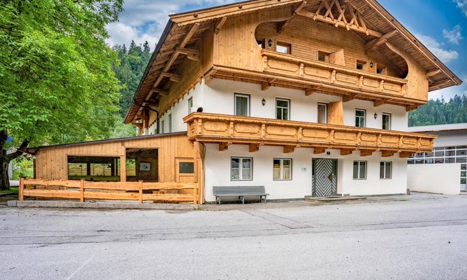 Itter House | Group House with Beer Garden by Popular Ski Resort