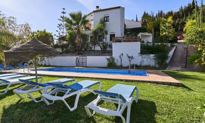Frigiliana Villa | Pet-Friendly Group Villa with Pool & Wifi for Perfect Getaways