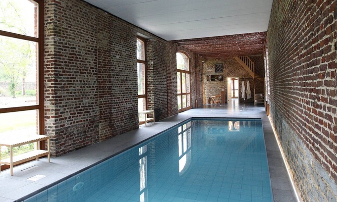 Wanze Villa | Cozy Holiday Home in Wanze with Spa and Pool Access