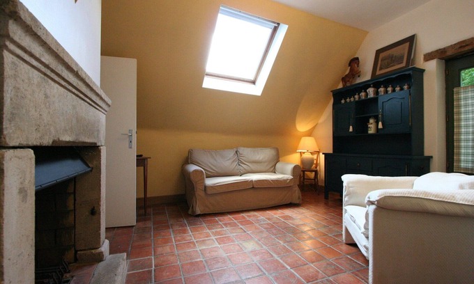 Vlessart House | Inviting Holiday Home in Vlessart with Spa and Pool Access