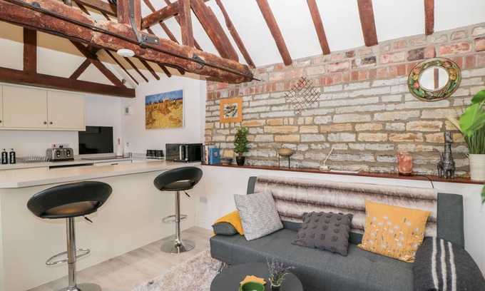 Deerhurst Cottage | Grove Cottage: Pet-Friendly Holiday Getaway in Tewkesbury