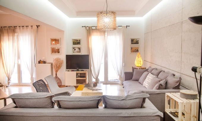 Nea Smirni Apartment | Grove House: Classy Flat Near Acropolis & Beach, 10/10 Rated