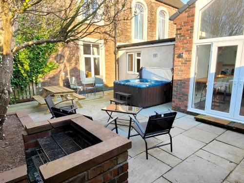 Egremont House | Grove House: Pet-Friendly Retreat with Pool & Family Amenities