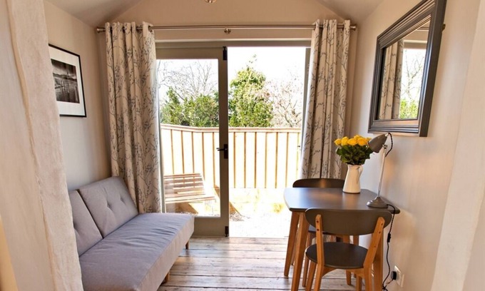 Newport Bed & Breakfast | Discover Grove Park B&B: 4-Star Stay with Breakfast Included
