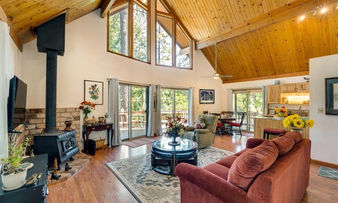 Groveland House | Charming Groveland Vacation Rental Near Yosemite with Pool