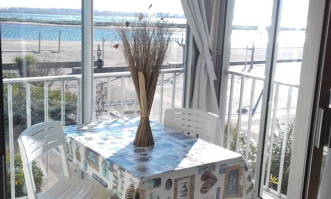 Port Rive Gauche Apartment | Oceanfront 2-Room Apartment with Stunning Sea View