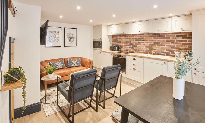 Whitby House | Experience Grumbles Cottage: Pet-Friendly Family Retreat