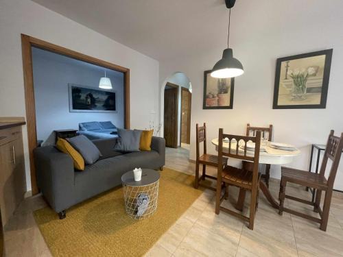 Corme Porto Apartment | Family-Friendly Stay at Grupo Gontad Apartamento Travesía
