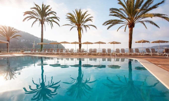 Cala Sant Vicente Hotel | Discover Comfort at Grupotel Imperio Playa - Oceanfront Oasis