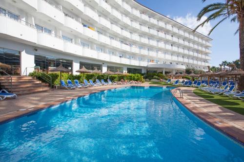 Alcudia Hotel | Relax at Grupotel Maritimo with Ocean Views & Spa Access