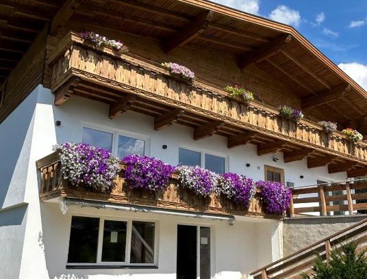 Kirchdorf in Tirol House | Experience Gruppenhaus Alpenglück: Pet & Child Friendly Stay