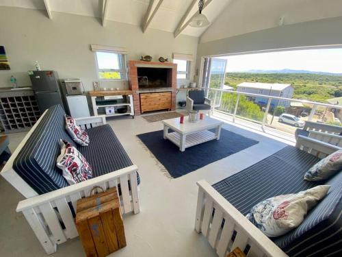 Paradise Beach House | Comfortable Grys Patrys - 4 Beds Beach Home for Families