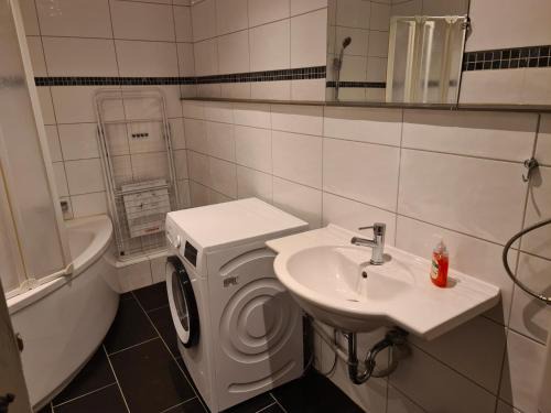 Oebisfelde Apartment | Comfortable GSS18 1-OG Apartment with Pool in Oebisfelde