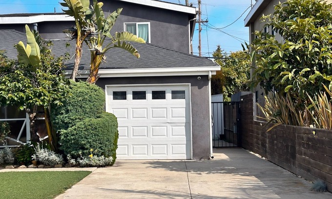 Del Rey House | Guest Rated 10/10: Gst House with Pool Near Venice Beach