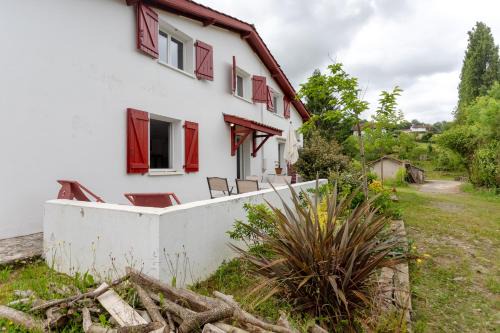 Guiche Apartment | Discover Gte Elaïa Class 3 in the Heart of Nature