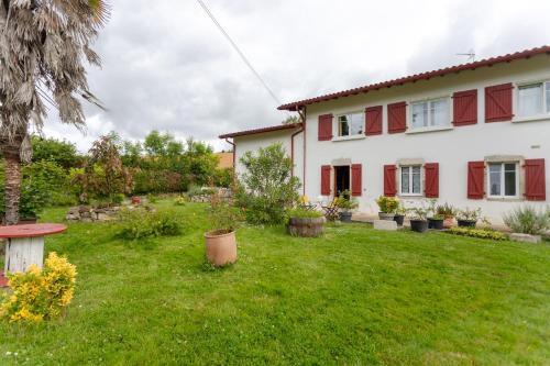 Guiche Apartment | Discover Gte Oihana Class 3 in the Heart of Nature