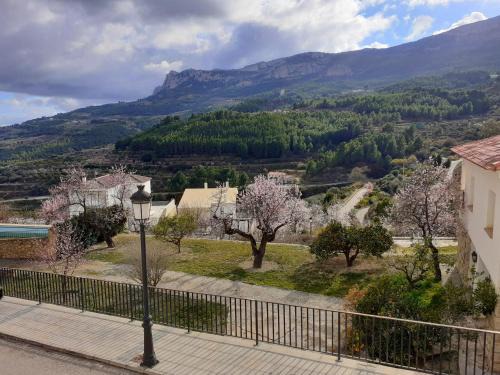 El Castell de Guadalest Apartment | Outstanding Guadalest Panorama: Family-Friendly Retreat