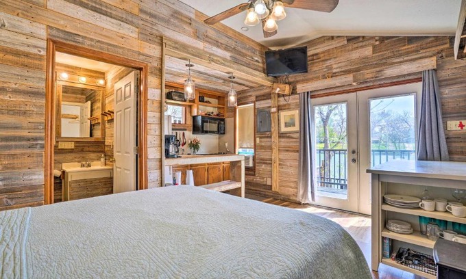 Seguin Apartment | Cozy Guadalupe River Cottage with Direct Lake Access
