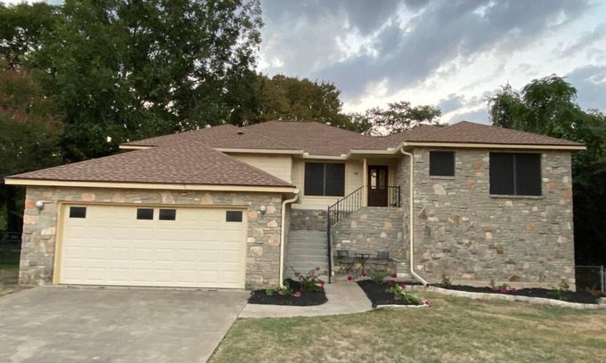Seguin House | Experience Guadalupe Riverfront: Kayaks, Fishing & More!