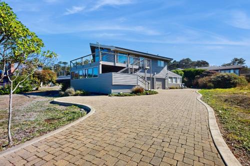 Gualala House | Gualala Harmony House: Pet-Friendly Oasis with Pool & Hot Tub