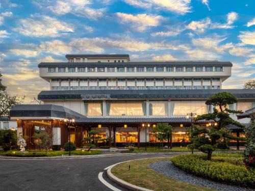 Yuexiu Hotel | Discover Guangdong Yingbin Hotel: 4-Star Comfort Awaits