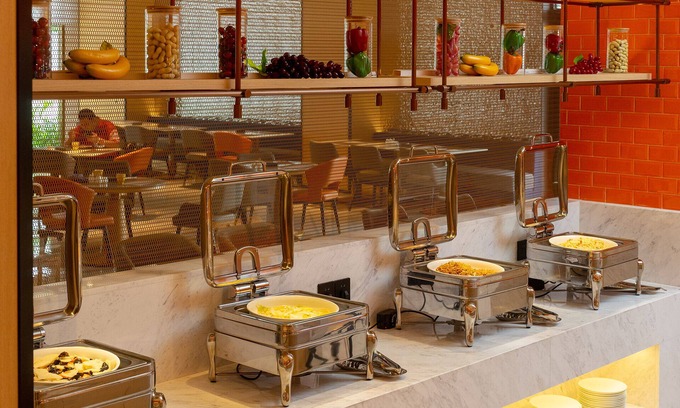 Yuexiu Hotel | Convenient Stay at Guangzhou Baiyun Airport Rezen Select