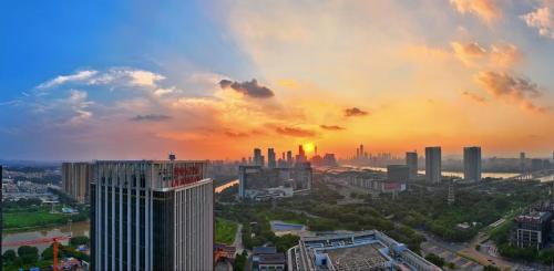 Pazhou Residential District Hotel | Discover LN Dongfang Hotel, Pazhou: 4-Star Comfort Awaits