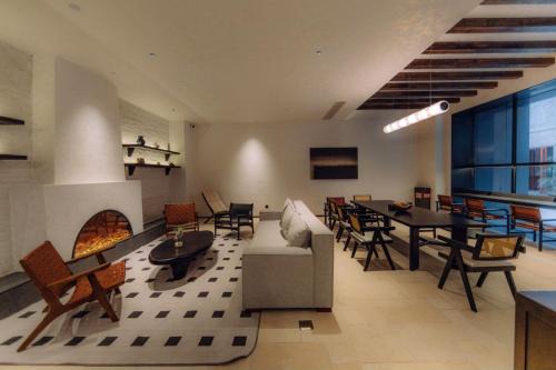 Haizhu Hotel | Discover Comfort at Guangzhou Shamian Island YATLAND Hotel