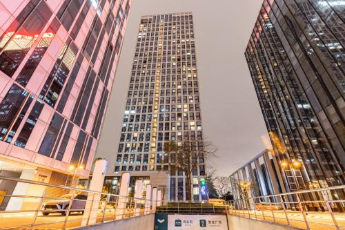Haizhu Apartment | Eco-Friendly Guangzhou Xing Yi International Apartment