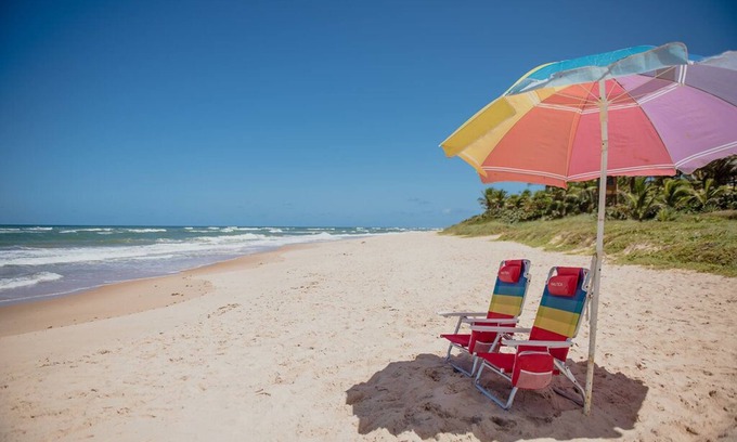 Guarajuba Apartment | Beachfront Guarajuba Summer House with Pool & Ocean Views