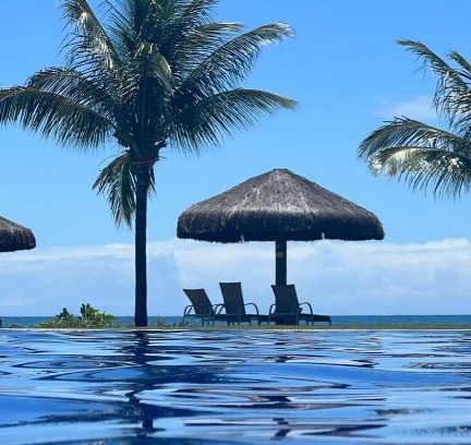 Centro Apartment | Explore Guarajuba Paraíso: Oceanfront Retreat with Hot Tub