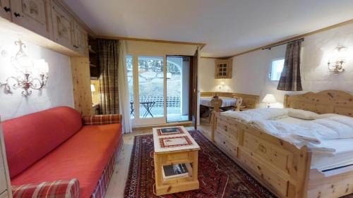 Champfer Apartment | Elegant Guardalej 205: Family-Friendly with Private Pool