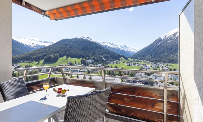 Meierhof Apartment | Inviting Guardaval (Utoring) with Pool and Lake Views