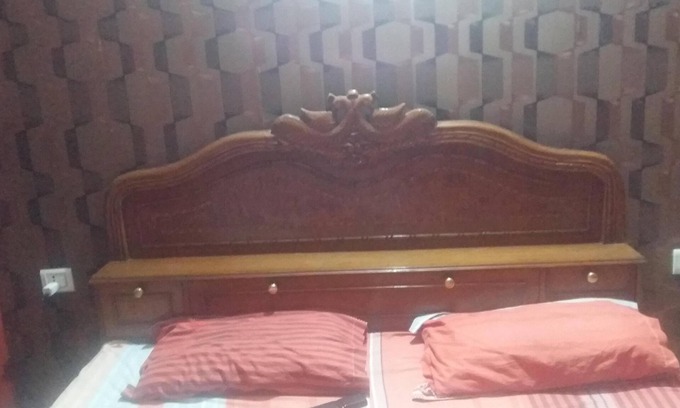 Delhi House | Joyful Retreat with Spa & Hot Tub Amenities Await You