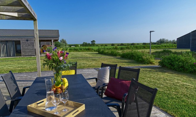 Westertilli House | Elegant Gud Jard Chalet No. 18 with Oceanfront Views