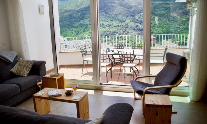 Guejar Sierra House | Guejar Sierra House: Breathtaking Views & Family-Friendly