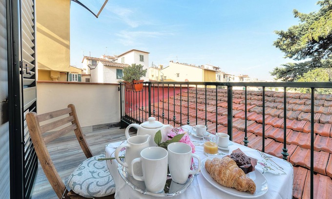 San Lorenzo Apartment | Exclusive Suite at Guelfa 30: Ideal for Families in Florence