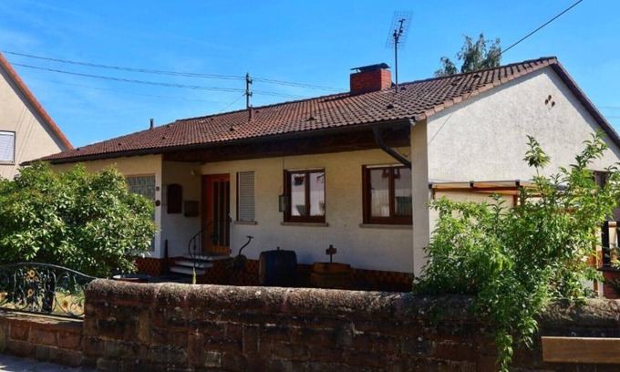 Neustadt-Hambach House | Tranquil Guesthouse Maria with Child-Friendly Amenities