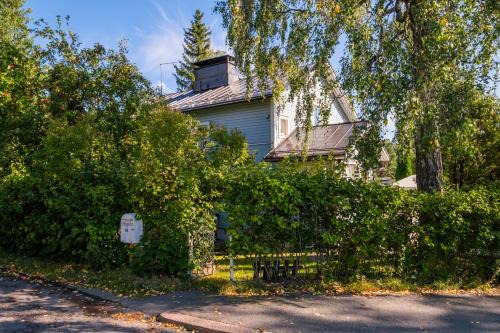 Pohjoinen Suurpiiri Apartment | Guest apartment with authentic Finnish wooden sauna, 10 min drive from the airport