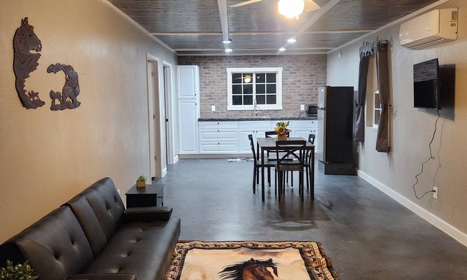 Andalusia House | Discover Horse Hotel and Guest Cabin in Scenic Andalusia
