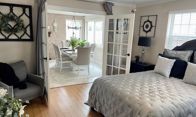 Lakeview Apartment | Guest Favorite Hotel in Lakeview with Spa and Breakfast