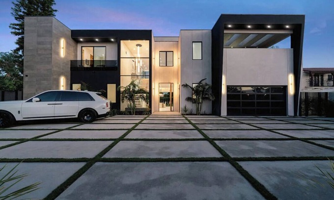 North Hollywood Villa | Guest Favorite- Very Spacious & Private Hi-Tech Modern Villa W/pool & more