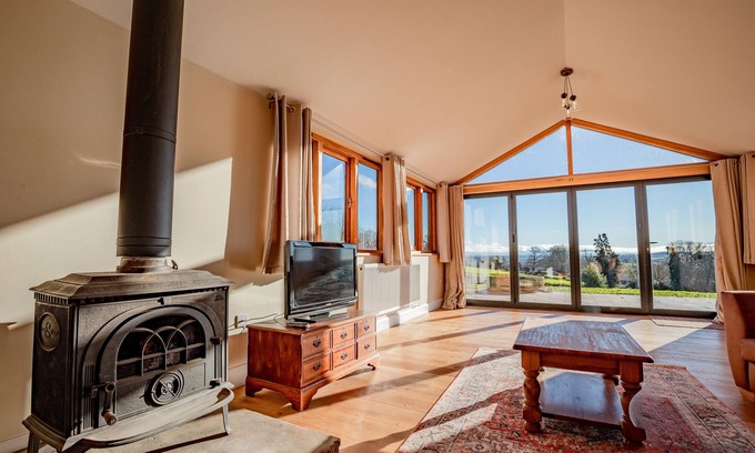 Bromyard House | Cozy Guest Homes at Upperley Barn with Family-Friendly Amenities