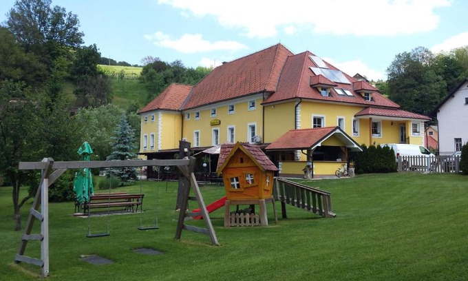 Lasko House | Guest House Čater: Pet-Friendly Retreat with Breakfast Included