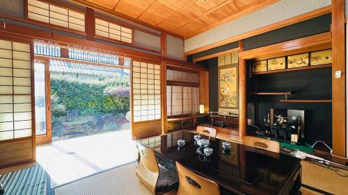 Izumisano House | Welcoming Guest House 古民家 NAGOMI with Hot Tub & Kitchen