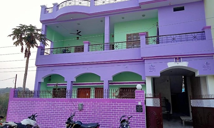 Varanasi House | Cozy Guest House with Breakfast & Child-Friendly Amenities