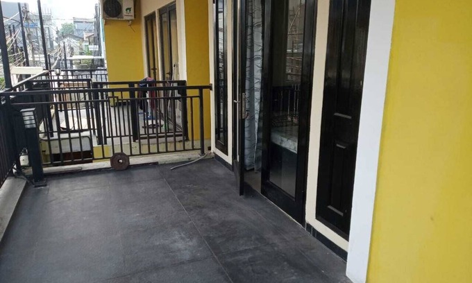 Tanjung Duren Utara House | Family-Friendly Guest House 647 in Tanjung Duren Utara
