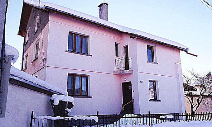 Samokov House | Pet-Friendly Guest House AHP with Family Amenities